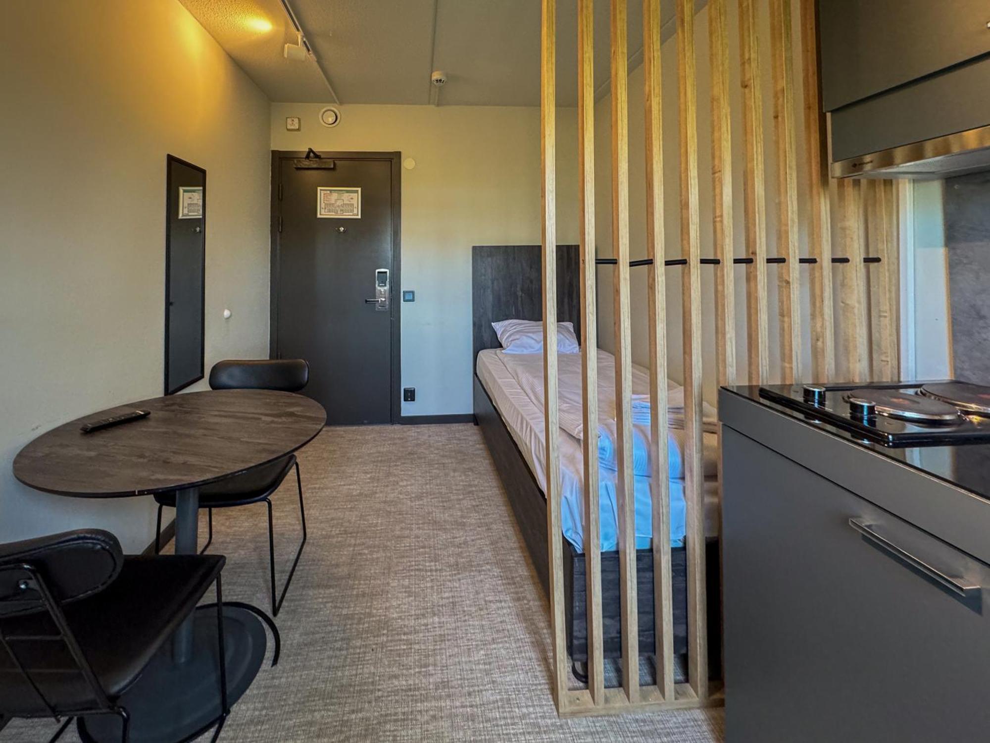 Joenkoeping Hotel Apartments Экстерьер фото